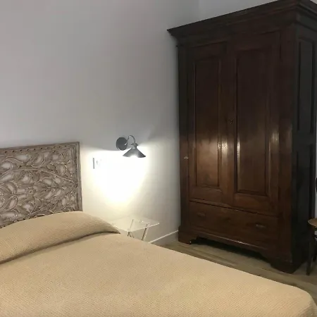 Bellhome 1 - Elegante Appartamento Nel Centro Di Bari Exterior photo